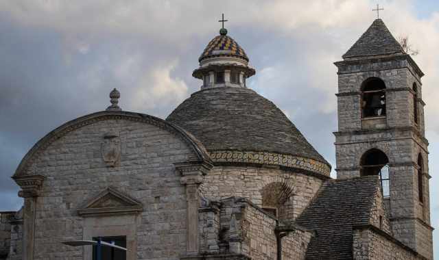 Cupole a trullo, affreschi e un dipinto miracoloso:  la chiesa del Santissimo Crocifisso di Bitonto
